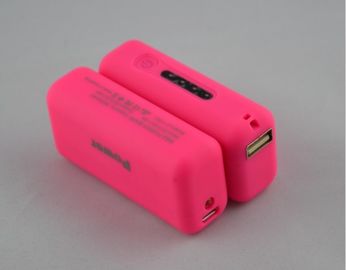 2600mAh USB LED 빛을 가진 휴대용 힘 은행, 빨강/분홍색/녹색