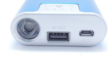디지탈 카메라 금속 USB LED 토치를 가진 휴대용 힘 은행 6600mAh