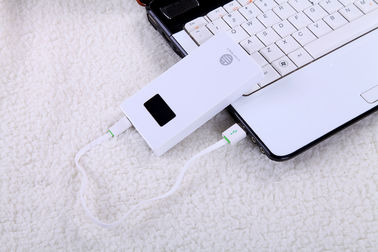 5000mAh LCD 디스플레이 5V 2.1A를 가진 이동할 수 있는 장치를 위한 휴대용 힘 은행은 DC를 출력했습니다