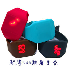 주문 Mens 스포츠 실리콘 터치스크린 LED 시계 다채로운 라이트급 선수